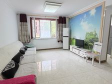 一楼带小院,客运中心旁,房主自住装修,看房方便,价钱可议