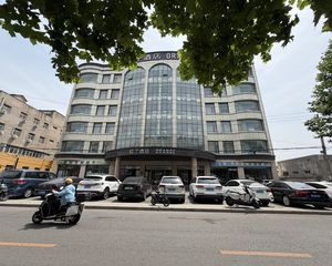 年租金200万 临街独栋出售 可个人购买 10个车位