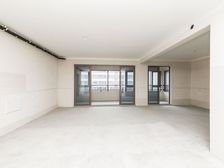 龙湖景粼玖序 电梯洋房 毛坯四房 位置安静 厨卫全明