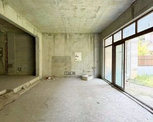 实得500平 位置好临大路 朝南 室内可装电梯 送车位