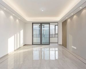 融创望海潮 电梯洋房 精装修四房 位置安静 户型方正