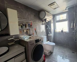 万达府河家园南北通透自住精装修三居 即买即住中层视野佳