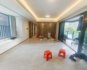 滨海湾次新房 滨海润府 南北通透四房 送200平 大花园!