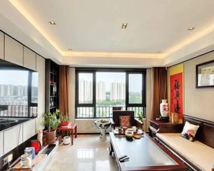 中铁华侨城和园125㎡大三居,一梯一户+南北通透,满五税少!