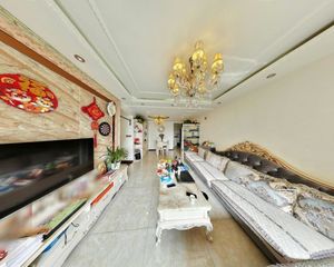 五彩城 3室2厅 东北