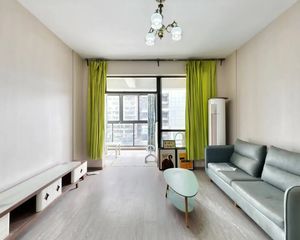 城市春天 满五 标准套三双卫,朝东,位置安静