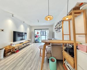 橙郡二期 户型方正,没有浪费,客厅有阳台,业主精装