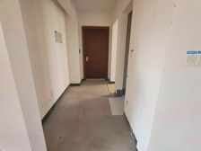 臻园 小高层 三室双卫 毛坯房 没住过 临近地铁站 有钥匙