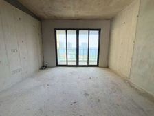 大四房户型方正双阳台 , 南北通透,中间楼层视野好