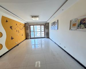 四中对面市政府旁盛世桃城一期精装三居室南北通透老证