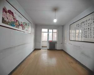 青春路9院 三室两厅两卫 满五
