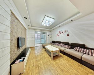主城区华西医院旁精装套二 首付10万即可拥有 满二有钥匙