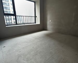 植物园春江锦上南北通透四居 毛坯8层视野佳 北京师范大学