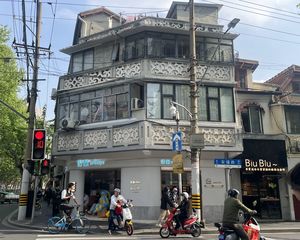 年租金50万 临街独栋出售 车位充足 租户稳定 10年租约!