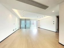 上下杭景区 叠拼别墅 大草地,出门江滨公园