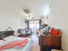 此房离岚皋路地铁站200米,无遮挡采光刺眼。