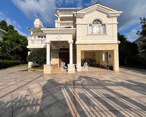凤凰岛四面环水 少有独栋大花园放盘 位置安静全新装修未住