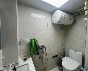 红旗大街瓷砖房干休所宿舍 南北通透三居室 3层精装修出售