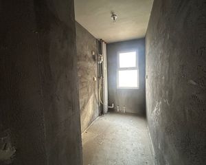 前卫路三中分,楼层好毛坯房,小区房龄新位置
