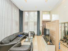 御沁园公寓南向底层303平五房 满五住宅
