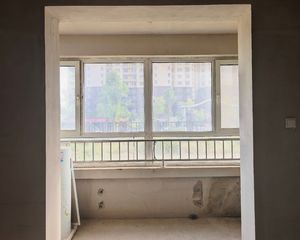 南湖春晓 131平3居 南北向毛坯 全天采光一楼带院大三居