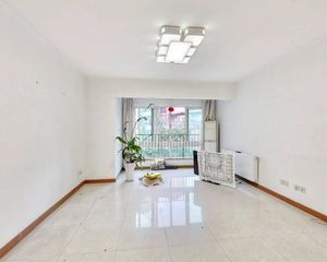 彩虹花园 房子户型方正,这一栋安静不临街