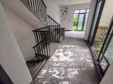 北进门,南花园,小边套,纯毛坯,看房随时,房东急售。可小谈