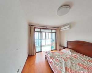 徐家汇汇师双书包 05年房龄南北通户型 楼层好 采光好