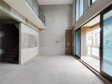 新上下叠别墅 前后花园 带两层地下室 使用面积500平