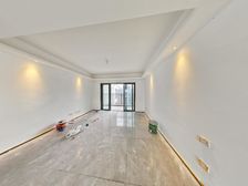 近地铁户型通透.精装未入住高楼层采光视野很好