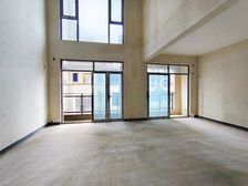 茶园带80多平屋顶露台 刘家坪轻轨站旁 首创品质大社区上叠