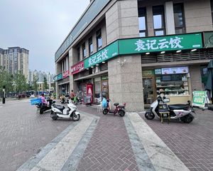 股市套牢,降价急出!年收9万,8米开间,十字路口,产权齐全!