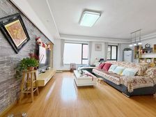 星沙 近地铁 配套齐全 朝南向客厅带阳台 采光好