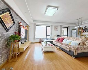 星沙 近地铁 配套齐全 朝南向客厅带阳台 采光好