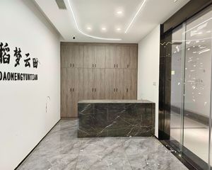 高新区 天府大道旁 新希望国际电梯口 双面采光 电梯不拥挤