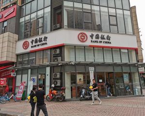 独栋整层旺铺(中国银行 年租13万)35米开间 十万人常住!