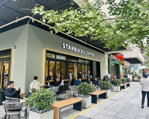 南三环成熟社区(星巴克)年租17万 全业态大外摆