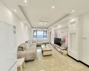 五彩城 3室2厅 东