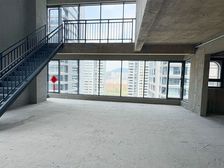 北京路9号 中间楼层 南北通透 有电梯 临地铁 中空跃层