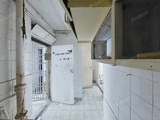 大毛坯装修,双南大院子。采光没有问题,有垫高