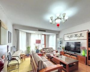 郁金香舍212平五居三卫,宽境大宅静候臻藏