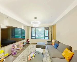 东南三环 10号线地铁口 东叁金茂府 全新房一层下跃