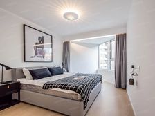 南京路人民广场旁边,近外滩吴江路兴业太古汇旁边张园