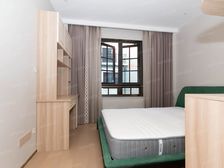 带花园、有车位,室内电梯,有天有地,看房方便别墅