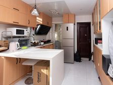 带阁楼精装小屋,边套全明,地铁4/8步行300米