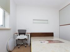 带阁楼精装小屋,边套全明,地铁4/8步行300米