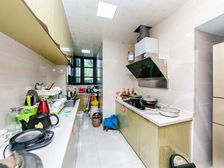 一楼带花园+地下室+户型方正+精装+满五