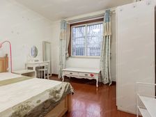 房子满五年,一梯两户,精装修拎包入住,诚意出售。