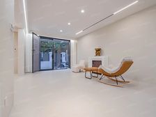 十年出一套独门独院,豪。华装修带小院地下室+2车位