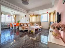 东边套,三阳台,99年纯商品房,一梯两户。